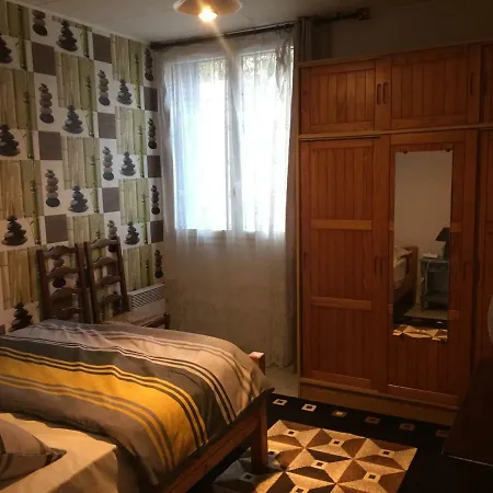 Coquelicot شقة نيم