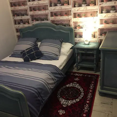 شقة Coquelicot نيم